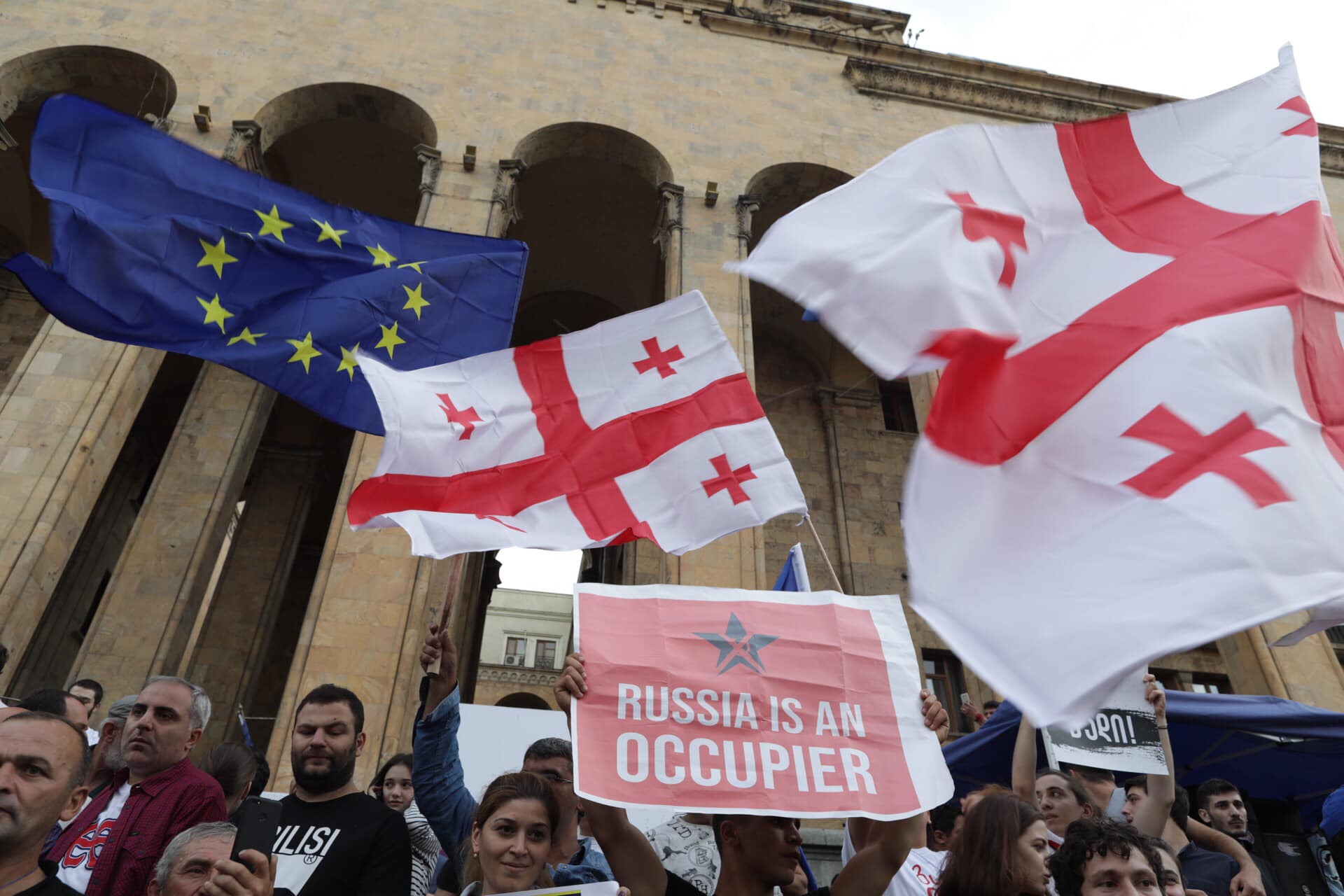 Часть гражданского общества Грузии требует установления визового режима для граждан России