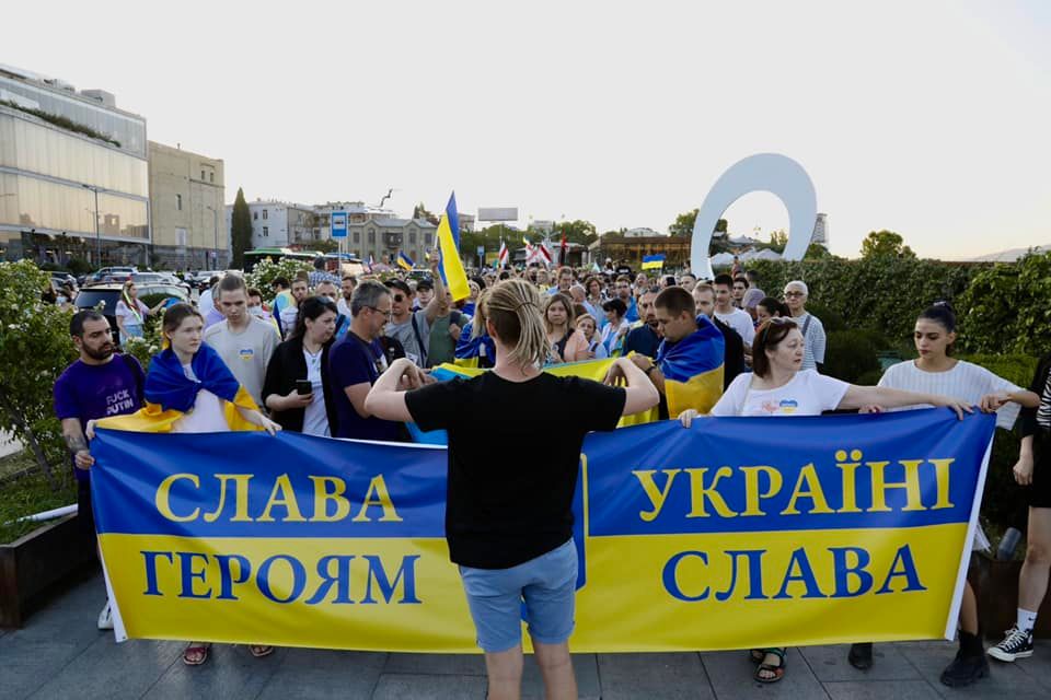 Фоторепортаж: Шествие в связи с Днем независимости Украины в Тбилиси