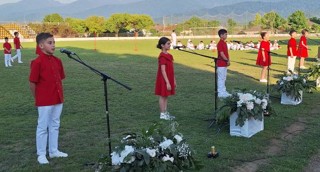 „წელიწადის ოთხი დრო“  და  ოთხი პარალელური მეოთხე კლასის ზეიმი ოზურგეთის მეორე სკოლაში