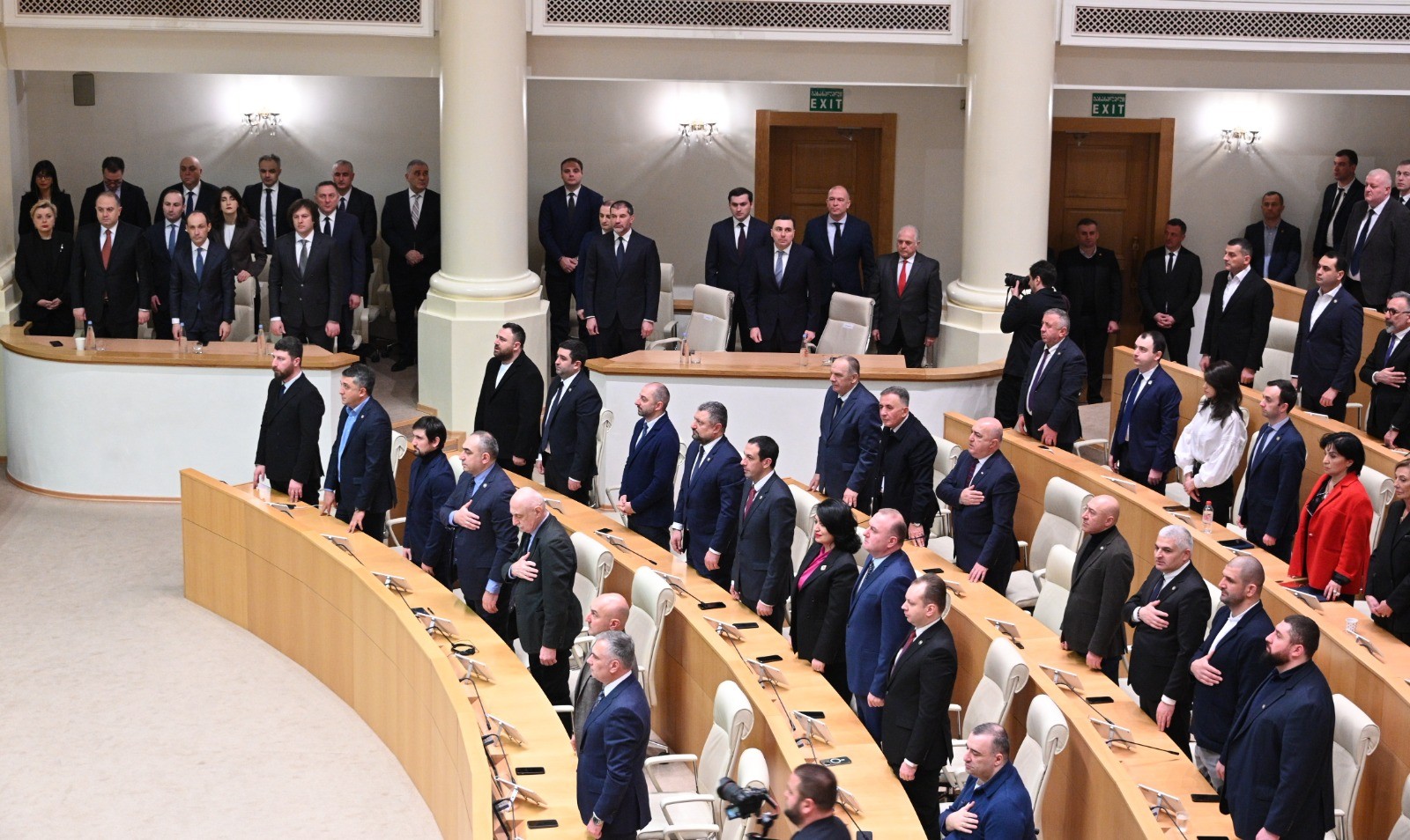 Парламент «Грузинской мечты» приостановил полномочия 49 оппозиционных депутатов