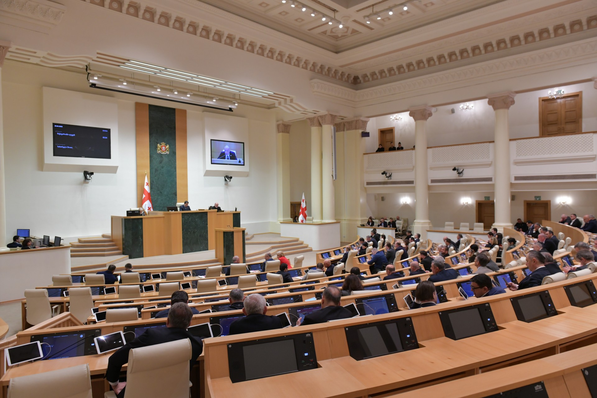 Парламент «Грузинской мечты» принял поправки по запрету оппозиционных партий