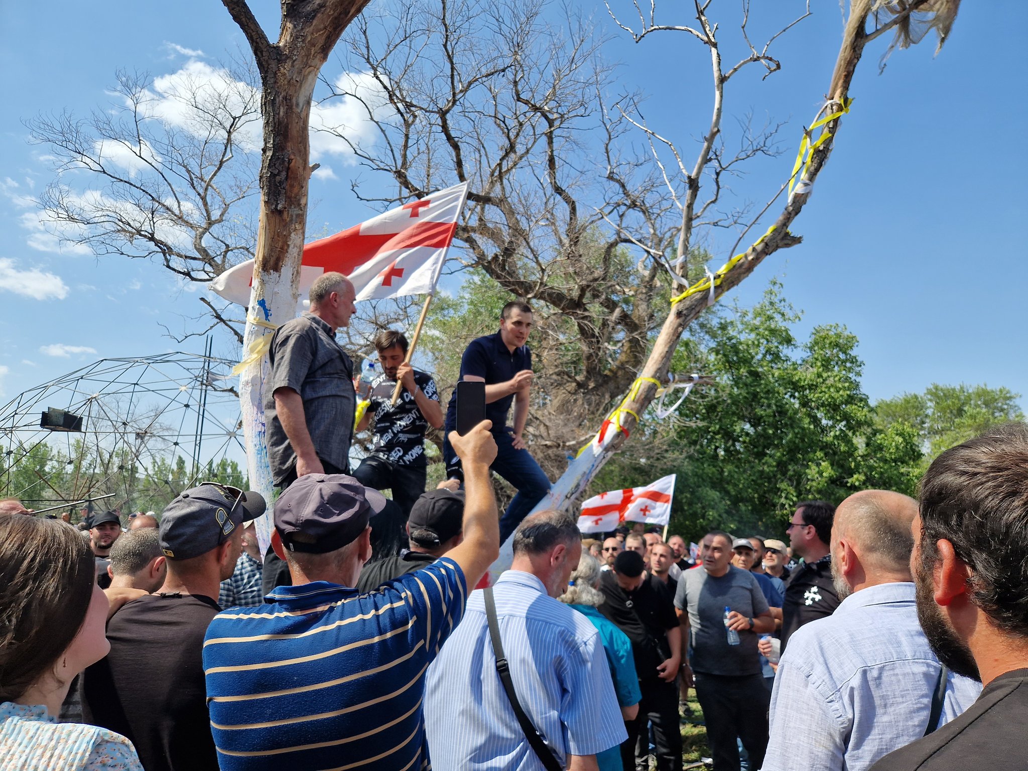 Насильственные группы сорвали фестиваль «Тбилиси Прайда»