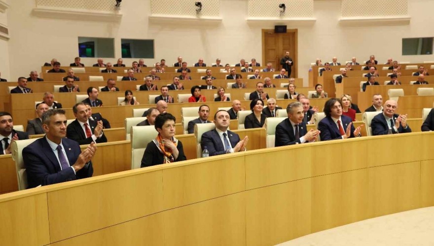Парламент утвердил госбюджет на 2025 год
