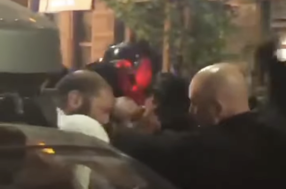 Полицейские жестоко избили мужчину в его машине в Тбилиси