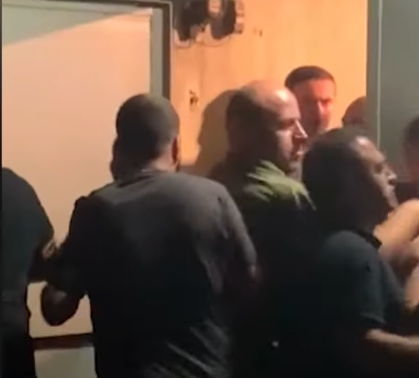 Полиция задержала двух представителей оппозиции