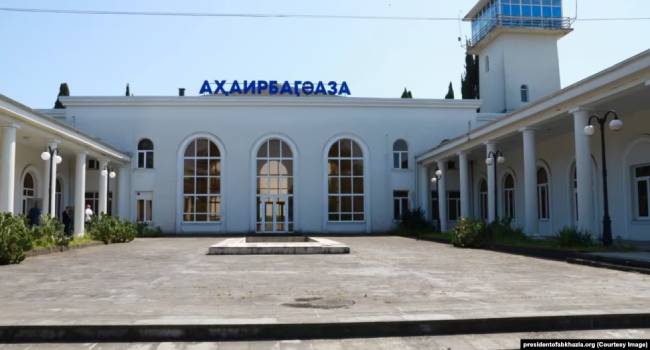 ბჟანია იუწყება სოხუმის აეროპორტიდან ტექნიკური ფრენების დაწყების შესახებ