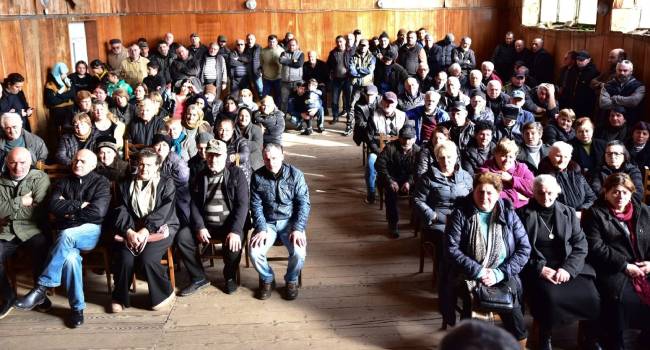 ,,გაანათეთ, კარგად გაანათეთ გაწკრიალებული ასფალტი, ახალგამოყვანილი წყლით რომ რეცხავთ“