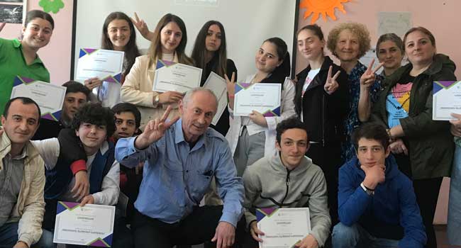 “პირადად ჩემსა და თქვენს შორის ვინც მეტად არის უცხოური გავლენის გამტარებელი, იმას… დაეცეს მეტეორი შუბლში!”