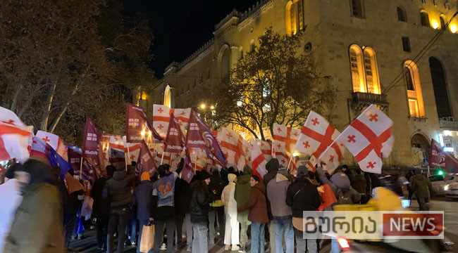 სპორტსმენების მსვლელობა რესპუბლიკის მოედნიდან