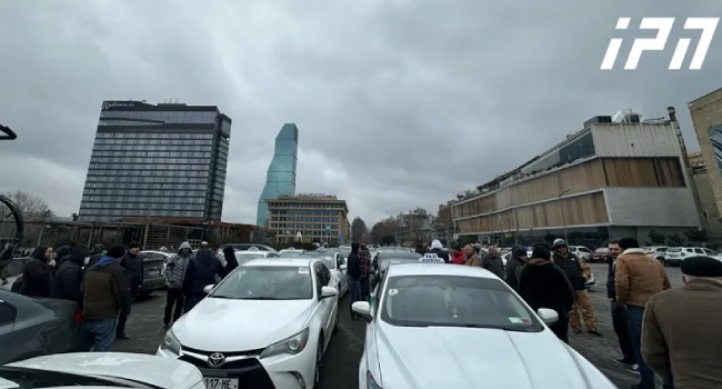 თბილისში ტაქსის მძღოლები და კურიერები აქციას მართავენ