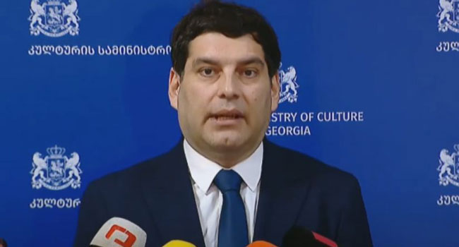 დავითულიანის თქმით, თეატრალურის რექტორმა სტუდენტებს შეჩერებული სტატუსი აღუდგინა
