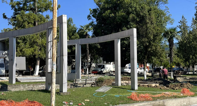 “ბოლომდე ვიბრძოლებთ ჩოხატაურში სკვერის შესანარჩუნებლად”- ახალაძე