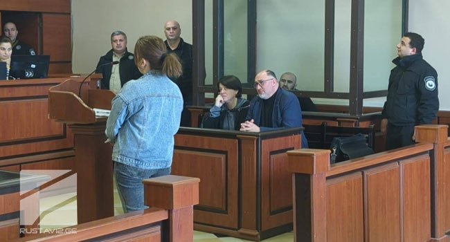 “სარკე არ გაქვს სახლში?” – ბადრი ესებუა ერთ-ერთ მოწმეს, რომელმაც “ცხოველი” უწოდა