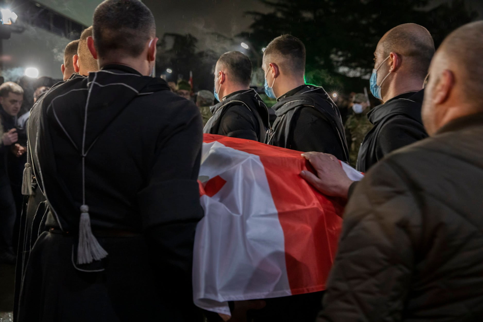Фоторепортаж: В Грузию доставили погибших в Украине грузинских добровольцев