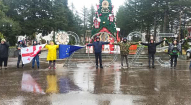,,ვუერთდებით საერთო ეროვნულიერთობის ჯაჭვს და მისი ერთი რგოლი ვართ!” _ ერთობის ჯაჭვი ლანჩხუთში