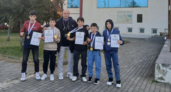 სამი ოქრო, ვერცხლი და ბრინჯაო _ ჩოხატაურელ კიკბოქსინგელთა წარმატება
