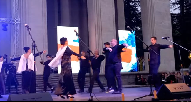 მამები და შვილები _ “დაისი” ოზურგეთის მეორე საჯარო სკოლის ბოლო ზარიდან