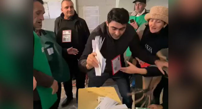 მარნეულში დაიხურა 69-ე საარჩევნო უბანი, სადაც გავრცელებული ინფორმაციით ბიულეტენების ჩაყრა დაფიქსირდა