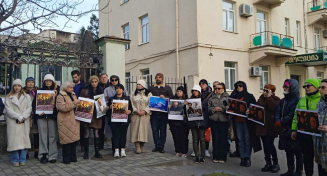 ქუთაისში მედიის წარმომადგენლებმა საპროტესტო აქცია გამართეს