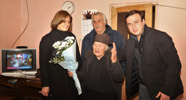 დავით შარაშიძე დაღუპულ გმირთა ოჯახებს ეწვია