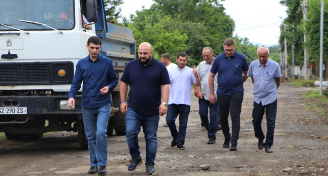 ოზურგეთში საგზაო – ინფრასტრუქტურული სამუშაოები აქტიურ რეჟიმში მიმდინარეობს