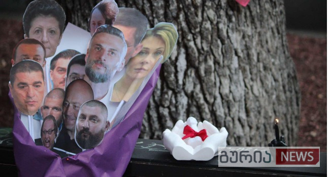 გაფიცულმა სტუდენტებმა ბიძინა ივანიშვილს დაბადების დღე პერფორმანსით მიულოცეს