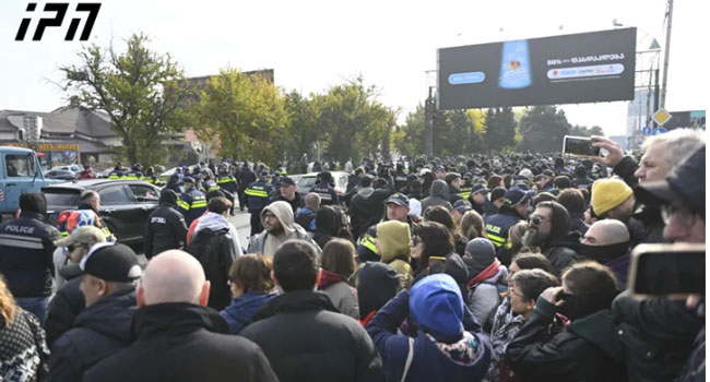 ცესკოსთან მიმდინარე აქციის მონაწილეებმა აღმაშენებლის ხეივანი გადაკეტეს