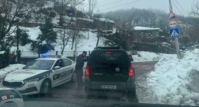 საჯავახოს უღელტეხილი გადაკეტილია _ პოლიცია მოხალისეებს არ უშვებს
