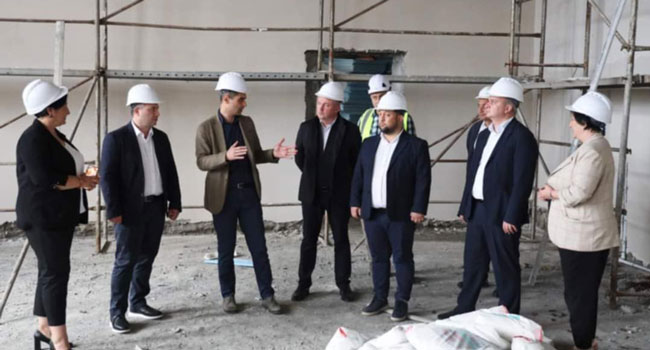 ოზურგეთის მუნიციპლიტეტის N3 საჯარო სკოლაში სარეაბილიტაციო სამუშაოები მიმდინარეობს