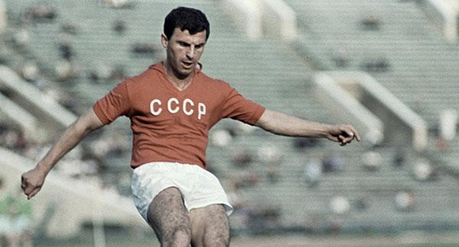 პლასტუნკელი ბობიკა, სლავა მეტრეველი და გენერალი ფრანკო