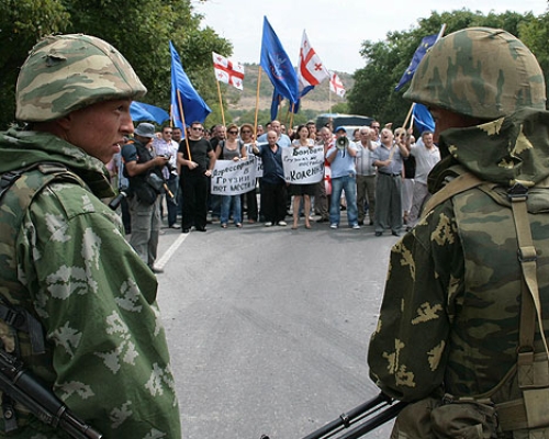 Выступая в Гори, Иванишвили обвинил внешние силы и ЕНД в войне 2008 года и принес извинения «осетинским братьям и сестрам»