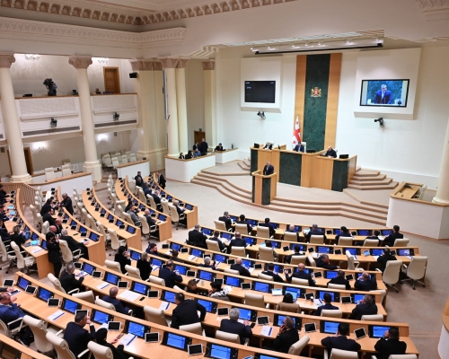 Парламент «Грузинской мечты» принял ряд ограничительных законодательных поправок в третьем чтении
