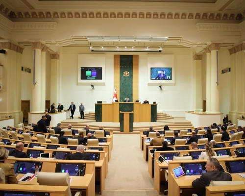 Парламент «Грузинской мечты» принял в первом чтении репрессивные законодательные поправки