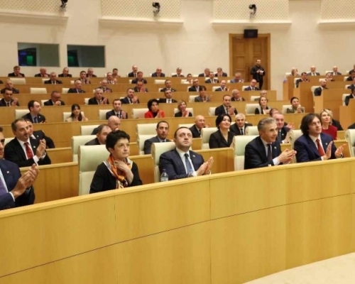 Парламент утвердил госбюджет на 2025 год