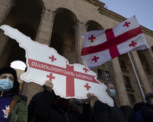 Какие шаги нужно предпринять? Эксперты в поисках выхода из кризиса в Грузии