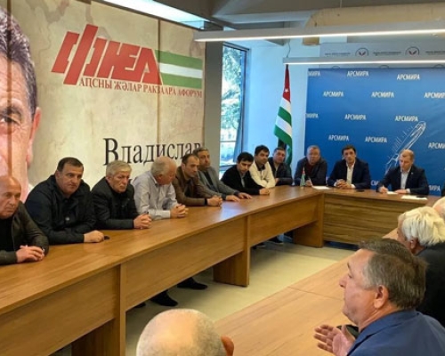 ოკუპირებულ აფხაზეთში  ოპოზიცია მინისტრთა კაბინეტის გადადგომას ორი კვირის განმავლობაში ითხოვს