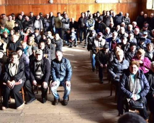 ,,გაანათეთ, კარგად გაანათეთ გაწკრიალებული ასფალტი, ახალგამოყვანილი წყლით რომ რეცხავთ“