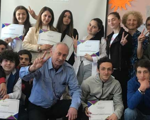 “პირადად ჩემსა და თქვენს შორის ვინც მეტად არის უცხოური გავლენის გამტარებელი, იმას… დაეცეს მეტეორი შუბლში!”