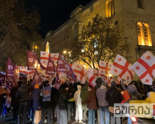 სპორტსმენების მსვლელობა რესპუბლიკის მოედნიდან