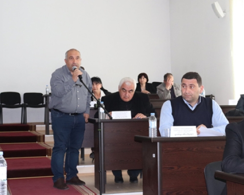 “ამდენი ფულის ნაწილ-ნაწილ ხარჯვას, ერთხელ დიდი ფული მოგვეცით გამართული ავტობუსის საყიდლად, არ ჯობს?!”