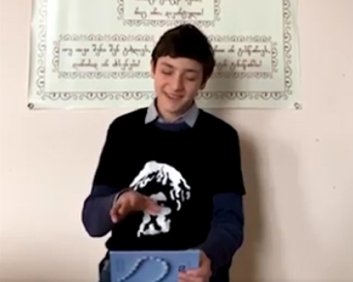 “დავით, შენ არცერთ ოთახში არ ხარ, დავით, თან ყველა ოთახში შენ ხარ”…