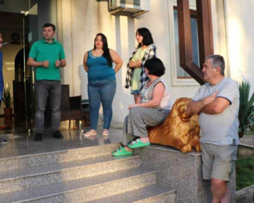 გურიის მხარის სახელმწიფო რწმუნებულის ადმინისტრაციის თანამშრომლებმა სტიქიით დაზარალებული მოქალაქეები მოინახულეს