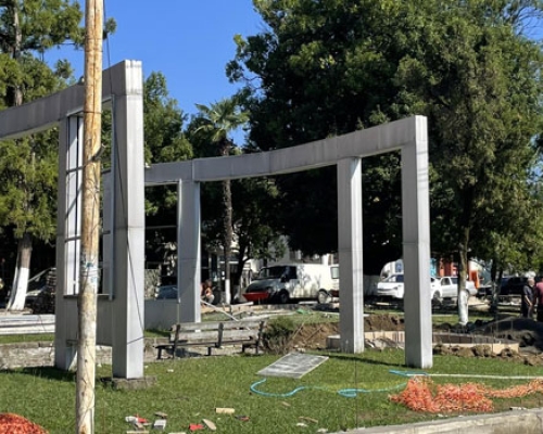 “ბოლომდე ვიბრძოლებთ ჩოხატაურში სკვერის შესანარჩუნებლად”- ახალაძე