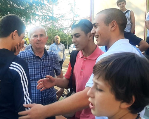 ევროპის ჩემპიონ ერეკლე თავბერიძეს ოზურგეთში გრანდიოზული დახვედრა მოუწყვეს
