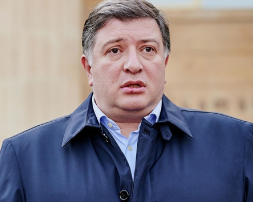 “პოლიციელებს ხმა უკანკალებდათ” – რას ჰყვება გათავისუფლებული გიგი უგულავა