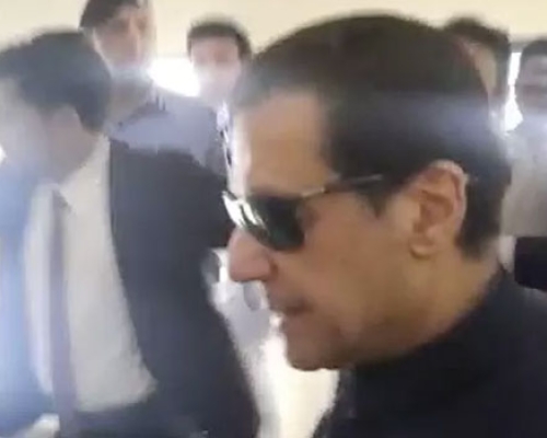 პაკისტანის უზენაესმა სასამართლომ ყოფილი პრემიერის დაპატიმრება უკანონოდ გამოაცხადა
