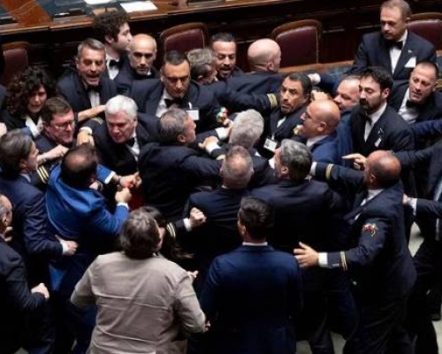 ჩხუბი იტალიის პარლამენტში