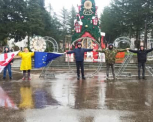 ,,ვუერთდებით საერთო ეროვნულიერთობის ჯაჭვს და მისი ერთი რგოლი ვართ!” _ ერთობის ჯაჭვი ლანჩხუთში