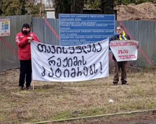 ჟურნალისტი ვლადიმერ მენაბდე მზია ამაღლობელის მხარდასაჭერად აქციას აგრძელებს
