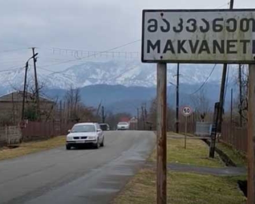 დეკემბერში დაგებული და უკვე “დაკერებული” ორკილომეტრიანი გზა… მილიონნახევარ ლარად!